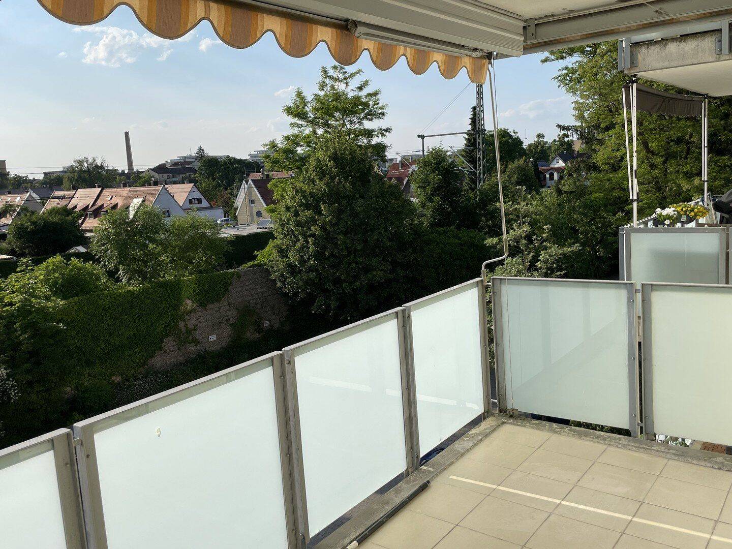Hell und sehr gut geschnitten! Wohnung mit viel Platz und einem großen überdachten Balkon., 85764 Oberschleißheim