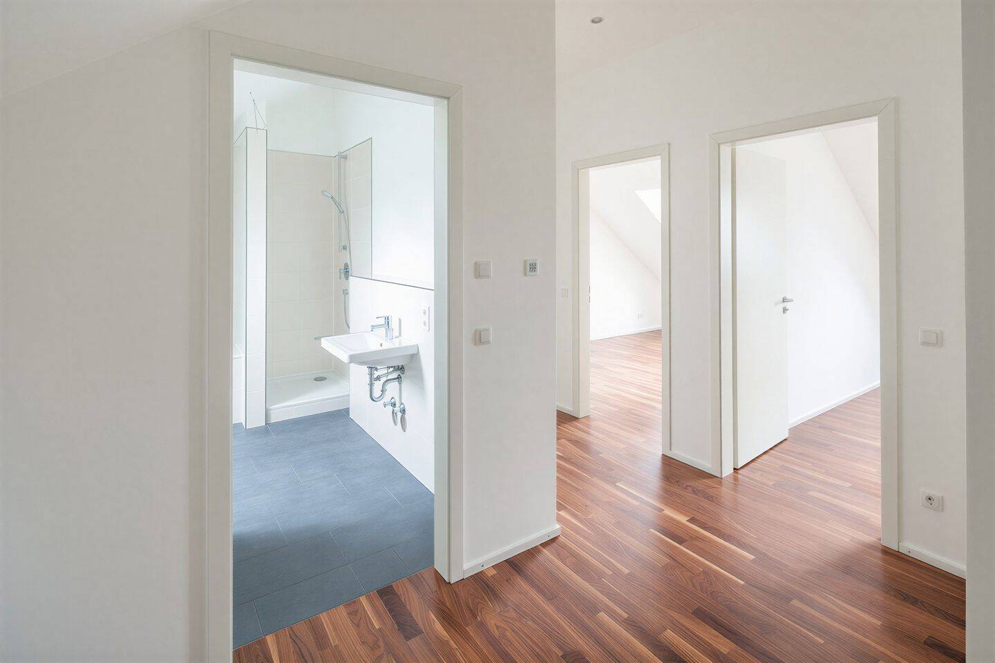 Traumhafte Dachgeschosswohnung | Saniert, lichtdurchflutet & provisionsfrei, 82538 Geretsried