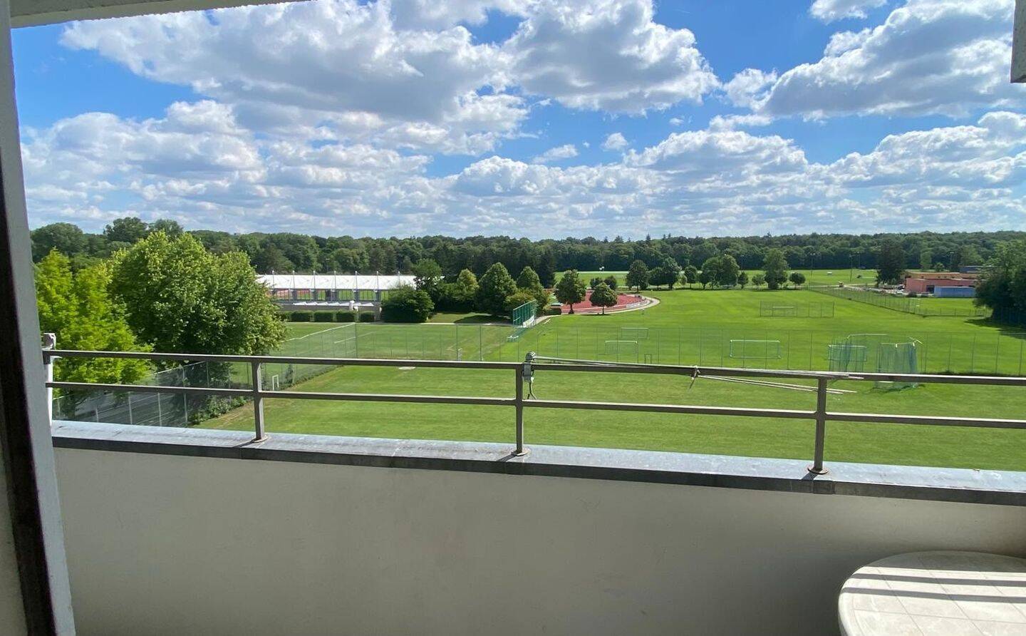 Großzügige Eigentumswohnung mit Balkon, Aufzug und Weitblick – Wohnen mit Potenzial in Augsburg, 86161 Augsburg (Herrenbach Hochfeld Innenstadt Spickel Universitätsviertel)