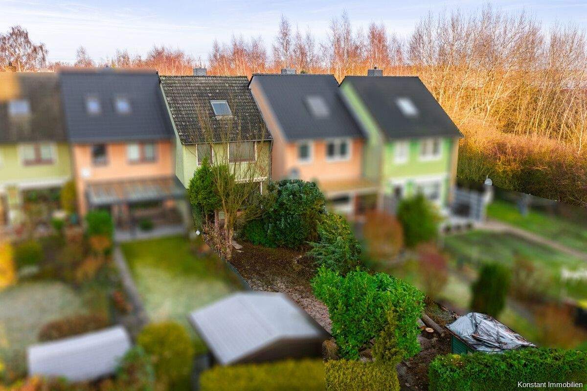 Renovierungsbedürftiges Reihenmittelhaus in ruhiger Lage von Schwarzenbek, 21493 Schwarzenbek