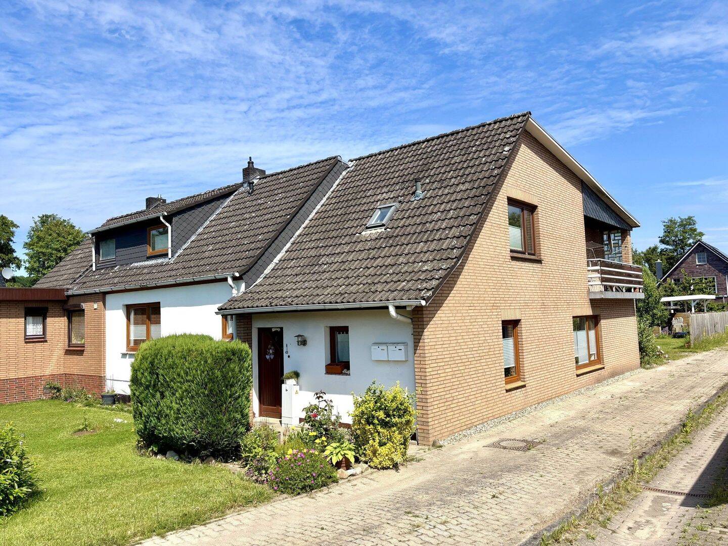 Großes Ein- oder Zweifamilienhaus mit Keller in begehrt ruhiger Lage von Hamburg Bergedorf, 21039 Hamburg (Bergedorf Altengamme Curslack Neuengamme)