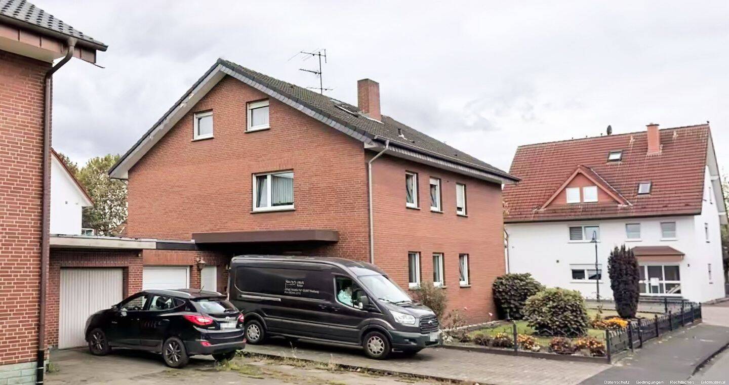 Ein- oder Zweifamilienhaus auf großzügigem Grundstück in zentraler Lage von Harsewinkel, 33428 Harsewinkel