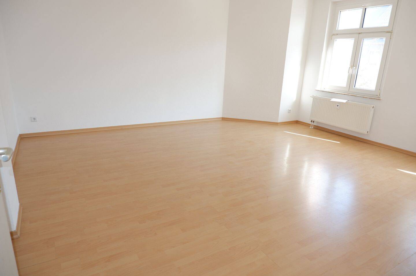 2. OG mit Laminat  + Bodenkammer!! frei ab SOFORT, 9131 Chemnitz (Ebersdorf Hilbersdorf)