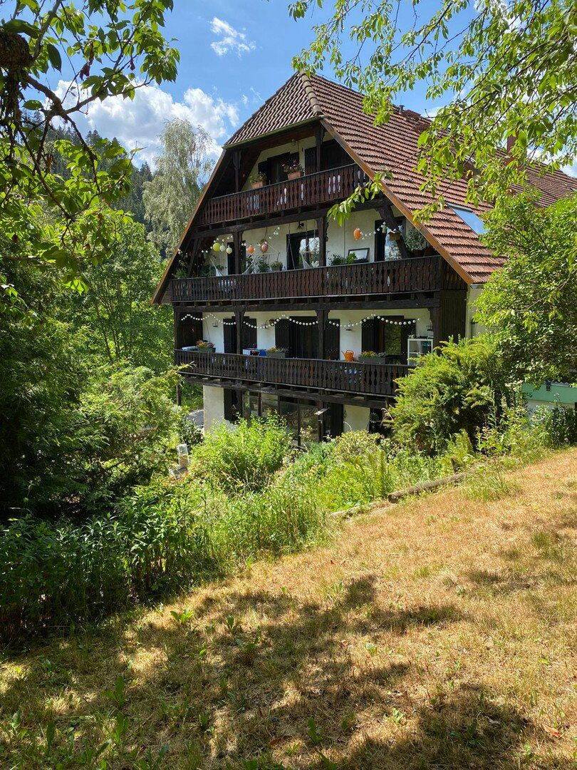 Gr. 4 Zi.- Wohnung mit echten Mehrwerten! Flexible Nutzung möglich! (App. im DG, Garten, Reserven), 79853 Lenzkirch