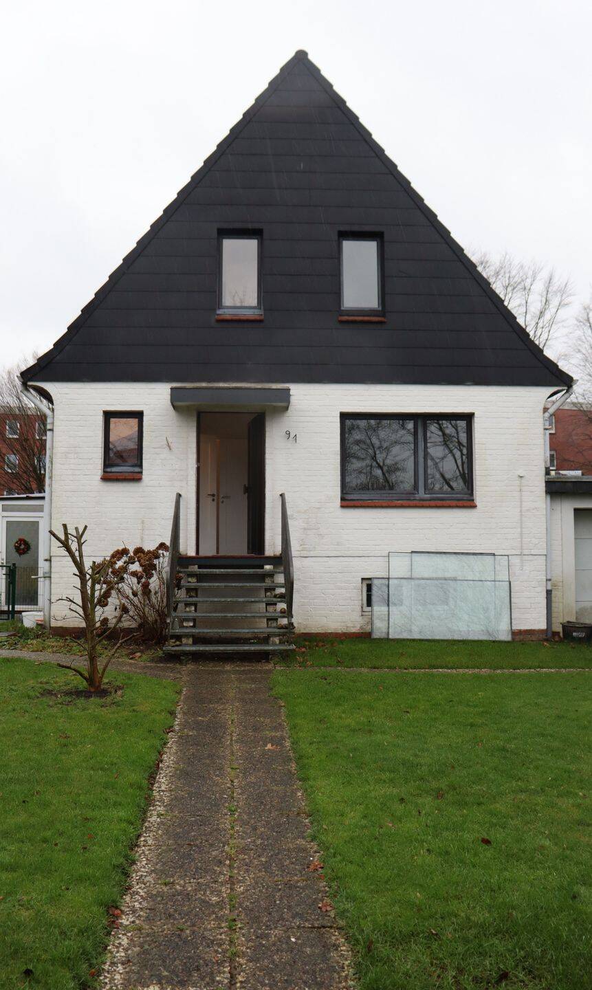 Doppelhaushälfte mit Garten und gewerblicher Nutzung des Kellers, 22145 Hamburg (Wandsbek Farmsen-Berne Rahlstedt)