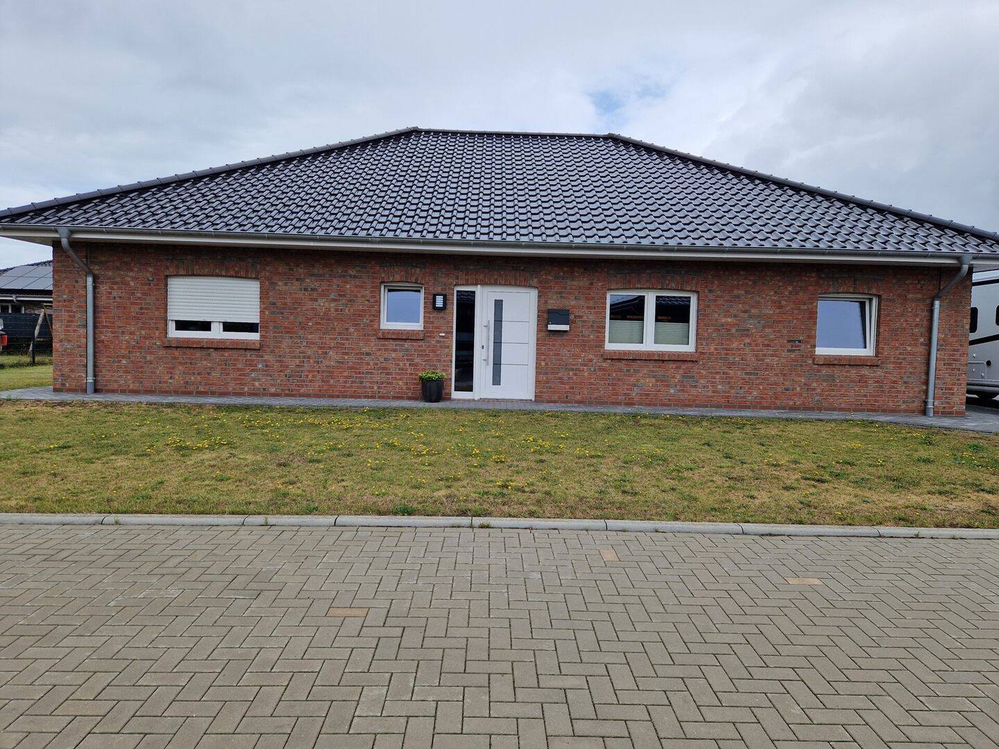 Bungalow mit Carport und Geräteraum in Barßel/Neuland, 26676 Barßel