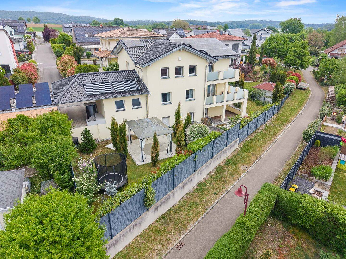 Einfamilienhaus mit Einliegerwohnung, Wärmepumpe & PV, 78269 Volkertshausen