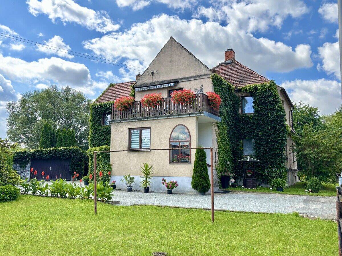 Naturnahe Umgebung und idyllische Lage! Zweifamilienhaus mit Garage und Schuppen, 2708 Löbau