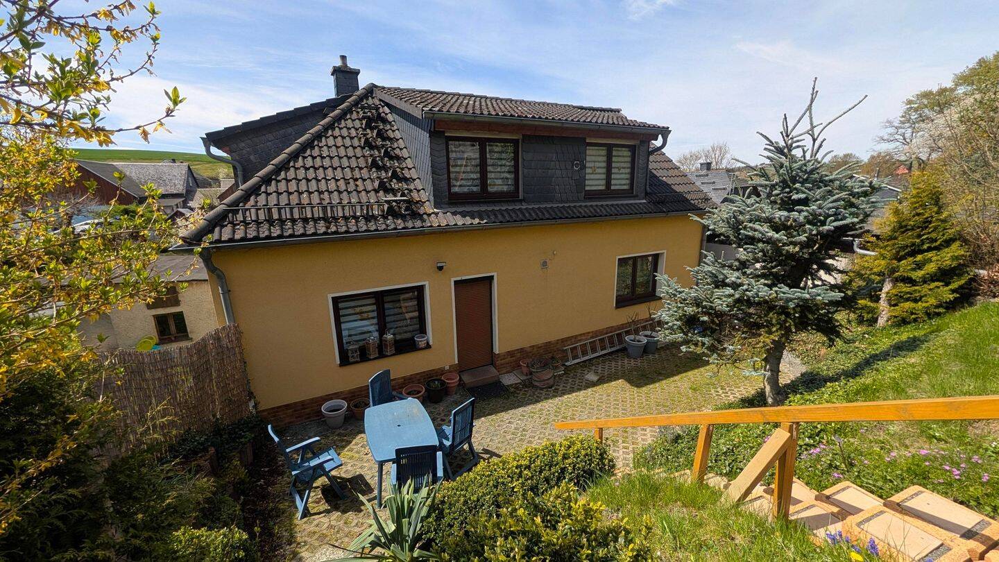 Zwei Fliegen mit einer Klappe: Saniertes Wohngefühl im Neubau – freie Hand im Altbau, 7368 Remptendorf