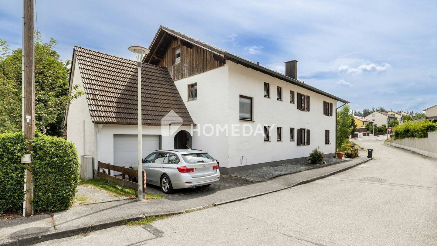 Großzügiges Zweifamilienhaus mit Garten, Garage, Werkstatt & zwei Wohneinheiten in Inning am Holz, 84416 Inning a. Holz
