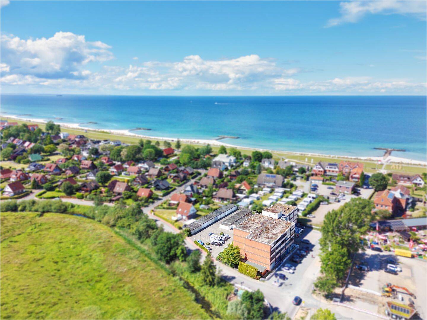 Ostsee-Traum in Kalifornien: Komplett möbliertes, außergewöhnlich gepflegtes Strandappartement mit Garage – nur 200m zum Meer!, 24217 Schönberg (Holstein)
