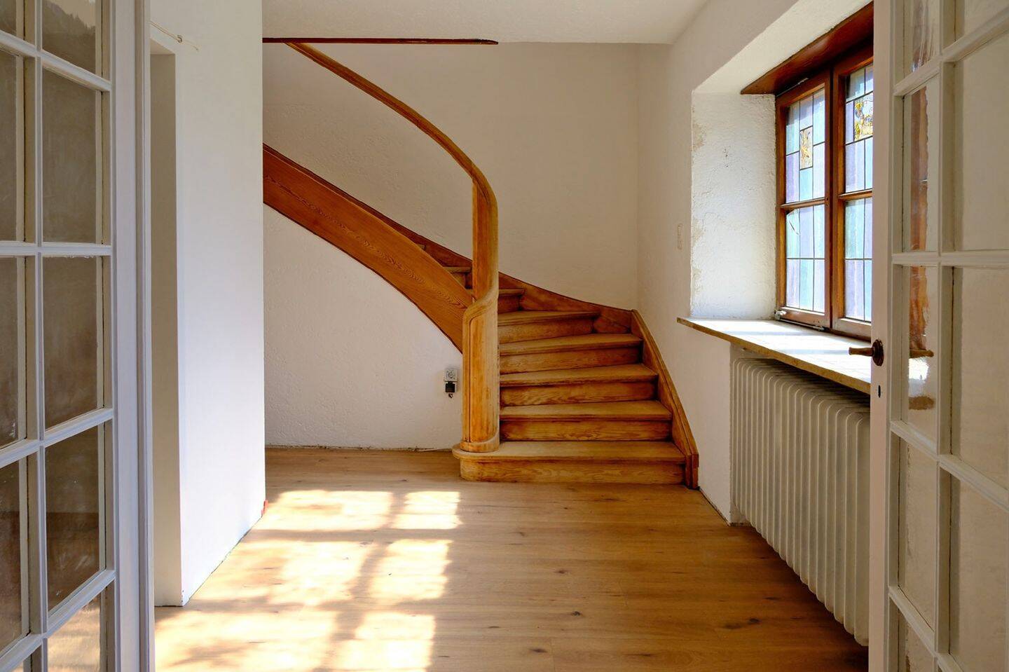 AIGNER – Großzügiges, sanierungsbedürftiges Einfamilienhaus in Berg am Starnberger See, 82335 Berg