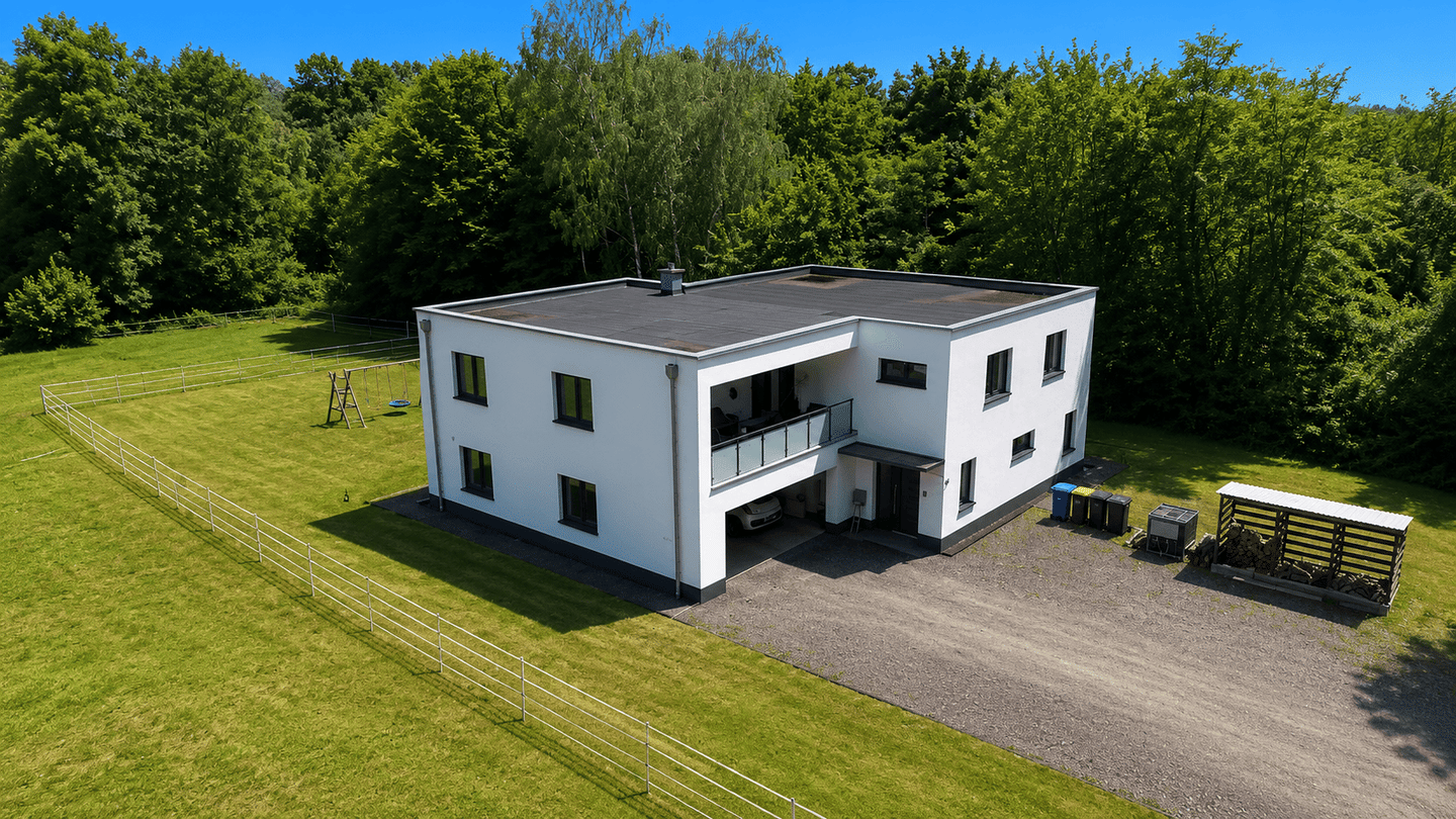 Moderne Stadtvilla in ruhiger Alleinlage – 2.500 m² Grundstück am Waldrand, 57610 Altenkirchen (Westerwald)