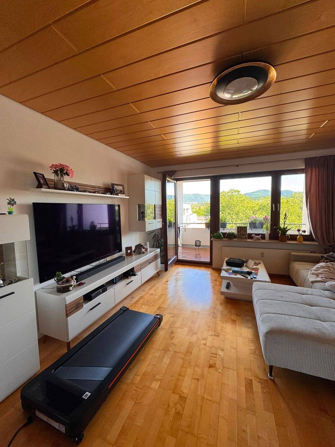2 Zimmer Wohnung mit 2 Balkone mit Aussicht in zentrumsnaher Lage, 72555 Metzingen
