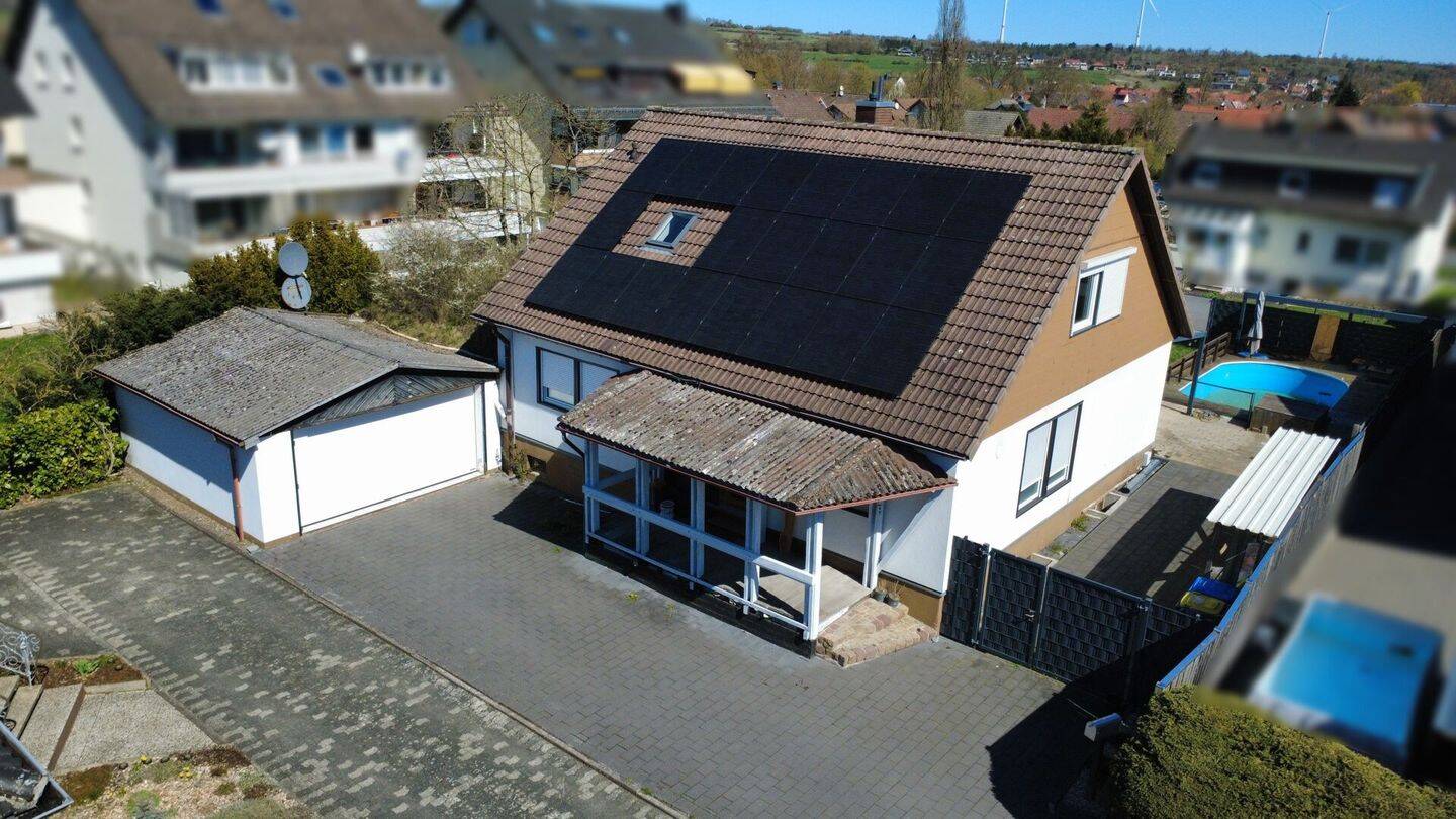 Einfamilienhaus mit Doppelgarage und Pool, 34439 Willebadessen