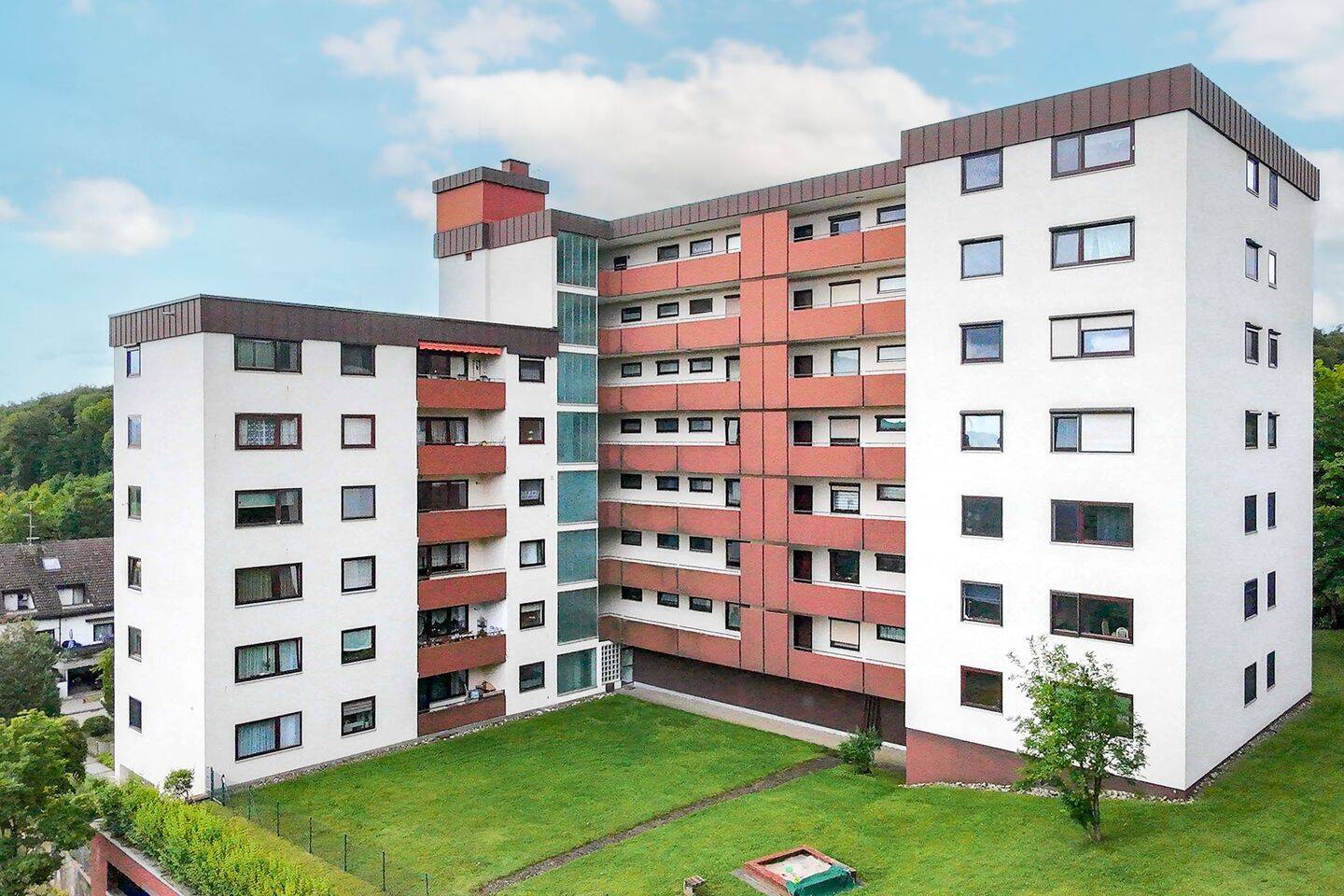 Panoramablick am Waldrand: Großzügiges 4-Zi.-Raumwunder mit Garage und Stellplatz in Renningen., 71272 Renningen