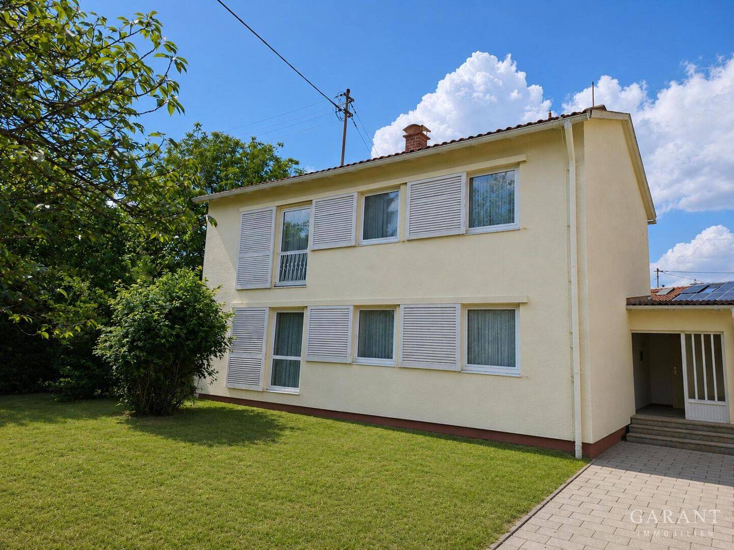 Charmantes Einfamilienhaus mit Potenzial in Bestlage von Altpoing, 85586 Poing