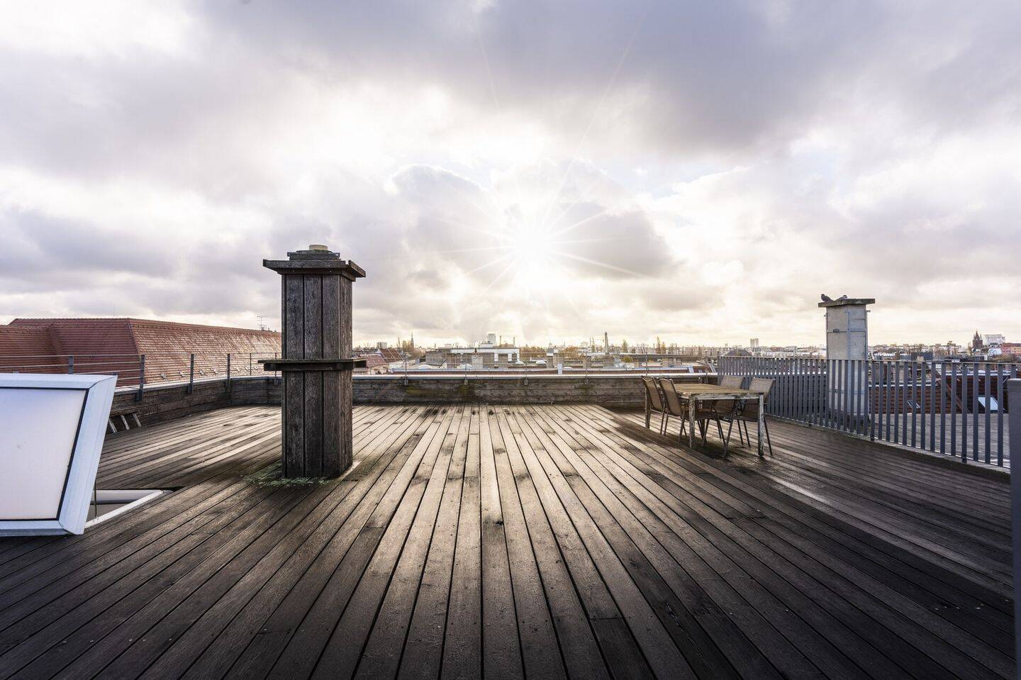 Traumhaftes Dachgeschoss – Aufdachterrasse mit 360°-Blick im Skandinavischen Viertel