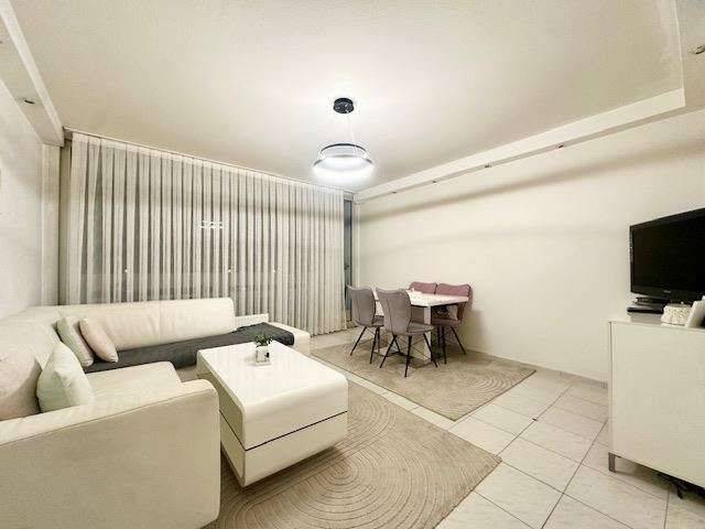 Kernsanierte & voll-möblierte 3,5-Zimmer-Wohnung mit Stellplatz, 63128 Dietzenbach