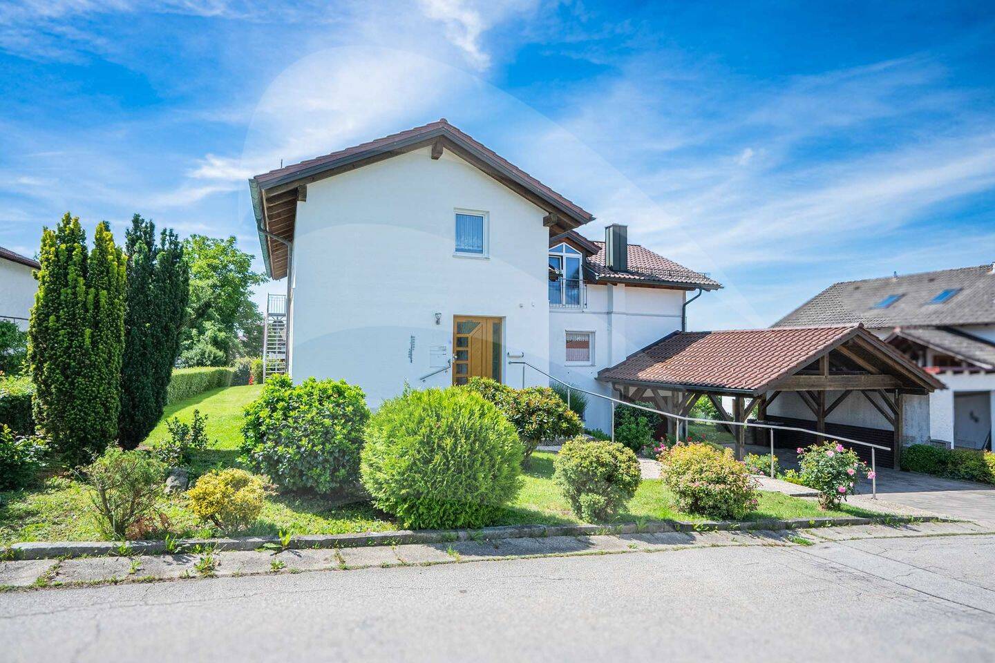 Geräumiges Zweifamilienhaus, 94121 Salzweg