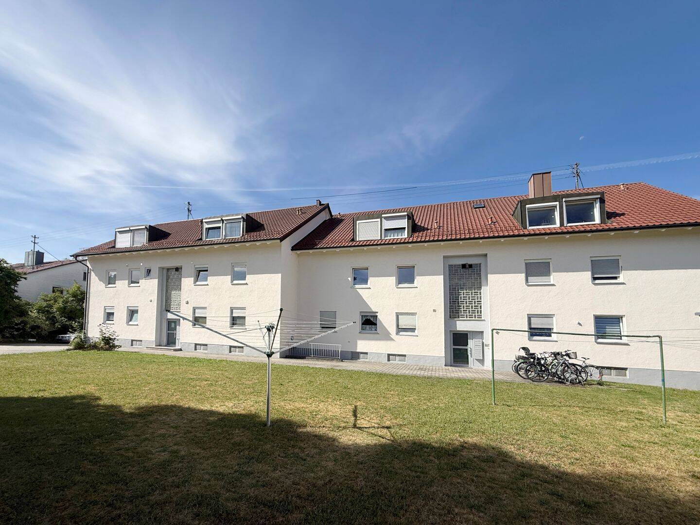 Renovierungsbedürftige, charmante 2-Zi.-DG-Wohnung in ruhiger Lage in Karlsfeld, 85757 Karlsfeld