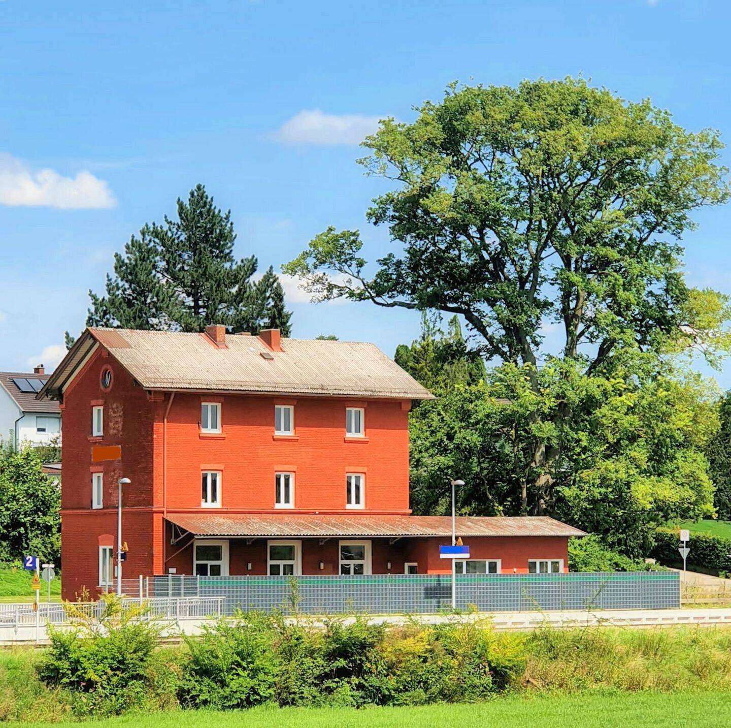 ++ MODERN + HELL + GROSSZÜGIG ++ WOHNEN IM HISTORISCHEN BAHNHOFSGEBÄUDE ++, 84546 Egglkofen