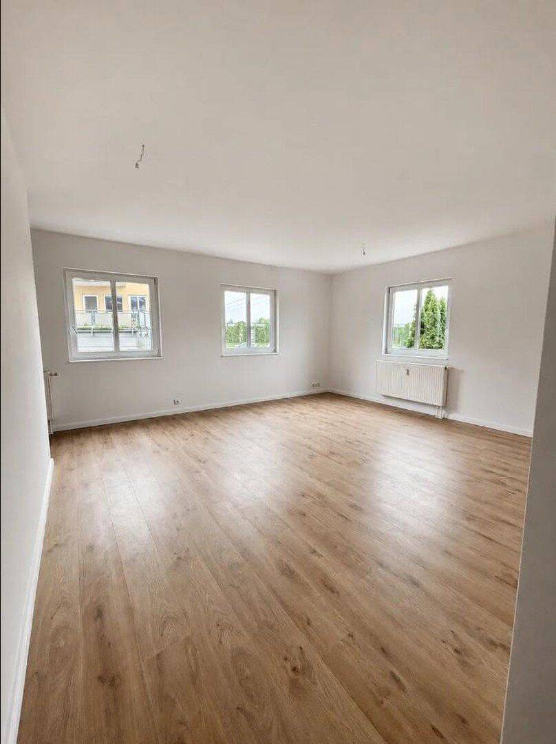 °°Frisch sanierte°° sonnige 3 Zimmer Wohnung mit Balkon und neuer Einbauküche, 15831 Blankenfelde-Mahlow