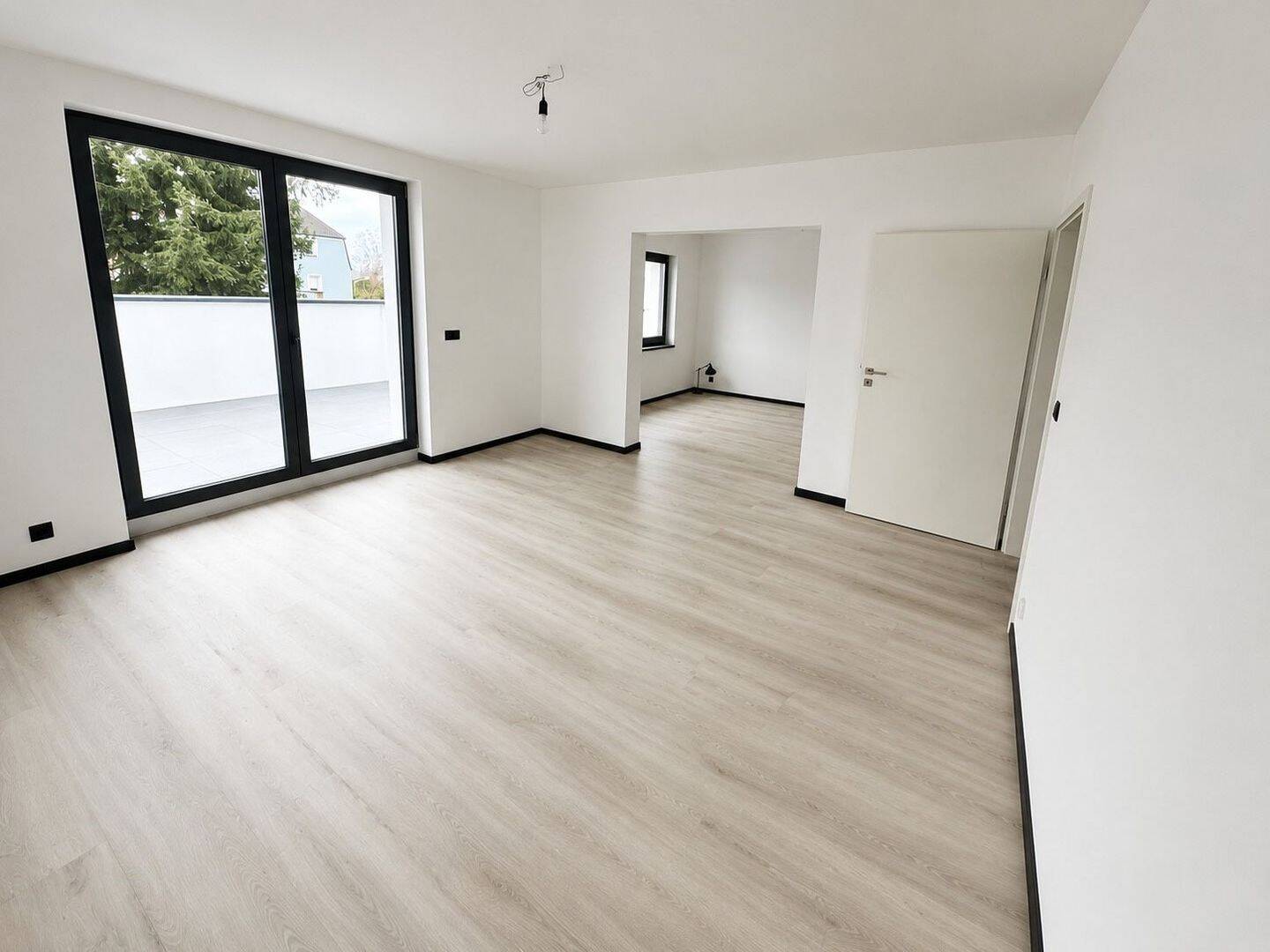 Exklusive 3,5–4-Zimmer-Wohnung mit Einbauküche und 1-2 PKW Stellplätze & großer Sonnenterrasse in Nürnberg-Reichelsdorf, 90453 Nürnberg
