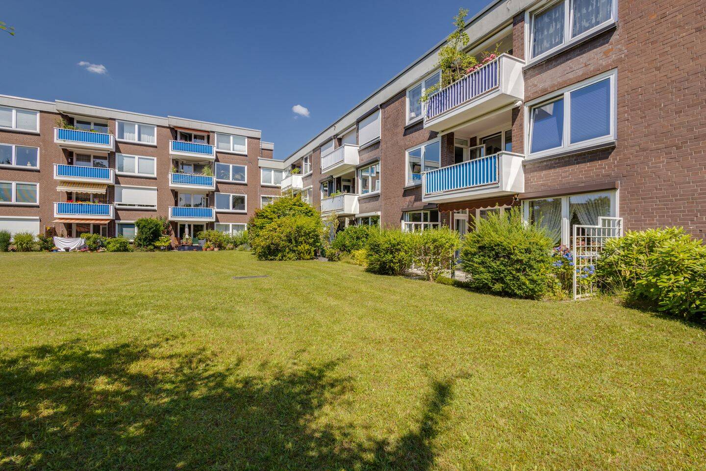 Lichtdurchflutetes Wohnen mit sonniger Westterrasse und Blick ins Grüne, 22589 Hamburg (Altona Blankenese Iserbrook Osdorf Sülldorf)