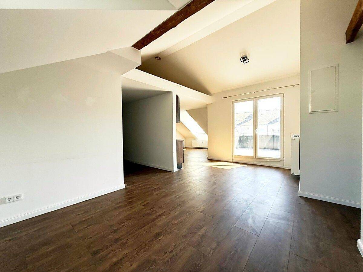 Großzügig geschnittene und helle 4,5 Zimmer Wohnung mit Balkon direkt am ehemaligen Art-Hotel., 42289 Wuppertal (Barmen Langerfeld)