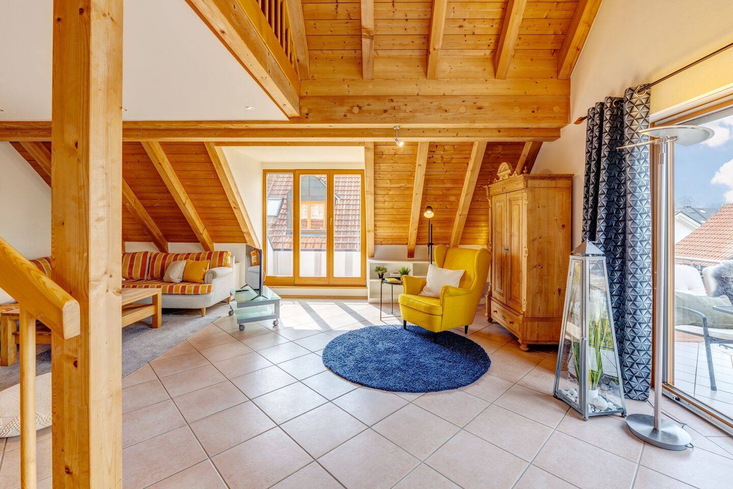 Trudering: 3,5-Zimmer Maisonette-Dachgeschosswohnung mit perfekter Raumaufteilung und Balkon -frei, 81825 München (Berg am Laim Trudering-Riem)