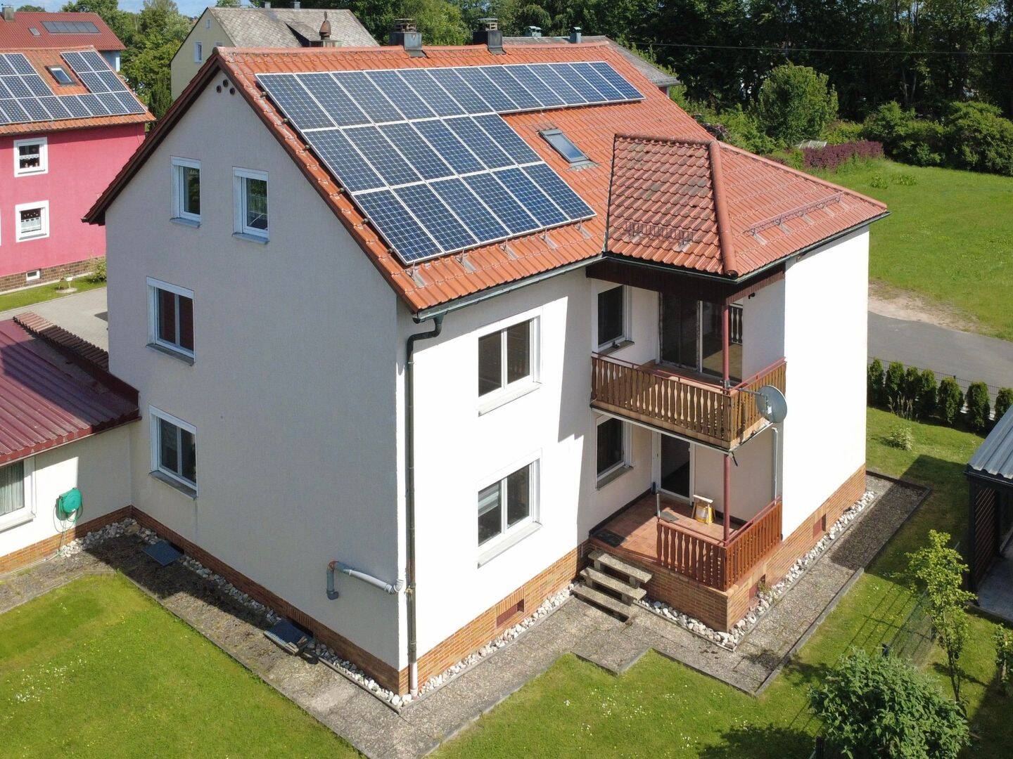 Freiraum, freistehend, Freiheit – Top gepflegtes Wohnhaus mit drei Wohneinheiten in Wiesau, 95676 Wiesau