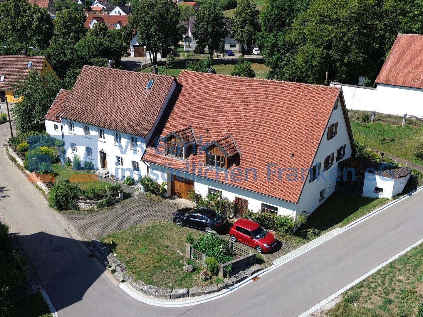Vielseitiges Anwesen mit zwei Wohneinheiten, Scheune und großem Grundstück in Ursheim, 91805 Polsingen