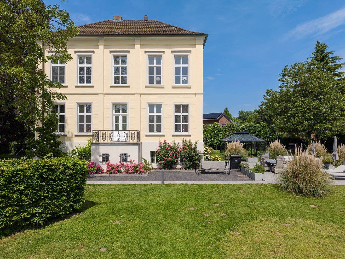 Exklusive, historische Villa auf weitläufigem Grundstück in zentraler Lage – top & edel saniert, 47546 Kalkar