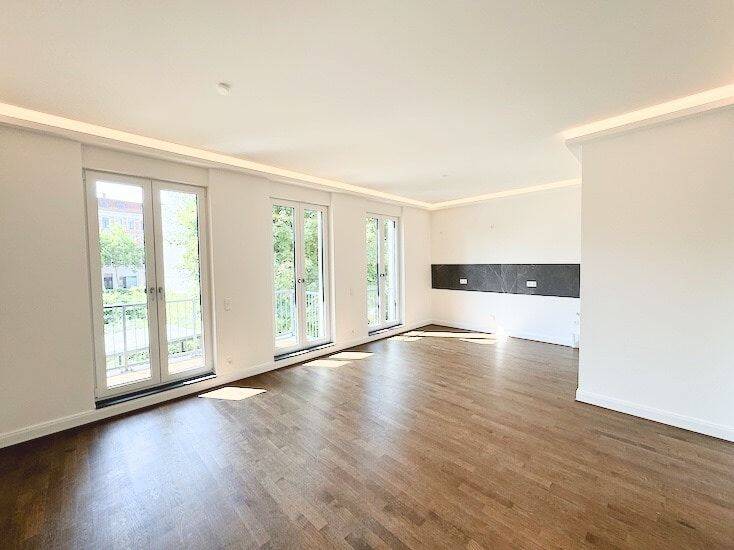 Genial! + PKW-Stellplatz inklusive + Dunkles Parkett + Fußbodenheizung + Wanne & Dusche + LED-Licht, 4129 Leipzig (Eutritzsch)