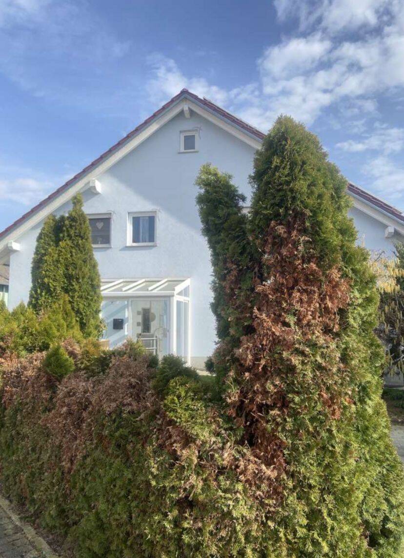 Wunderschönes 2-Familienhaus mit Balkon, Terrasse und Doppelgarage, 97950 Großrinderfeld