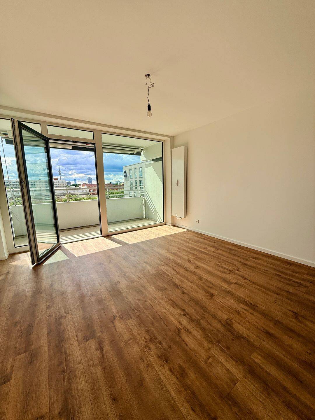 Blick auf den Olympiaturm! Frisch saniertes 1-ZI-Apartment am Schwabinger Tor – sofort bezugsfertig!, 80804 München (Schwabing-Freimann Schwabing-West)