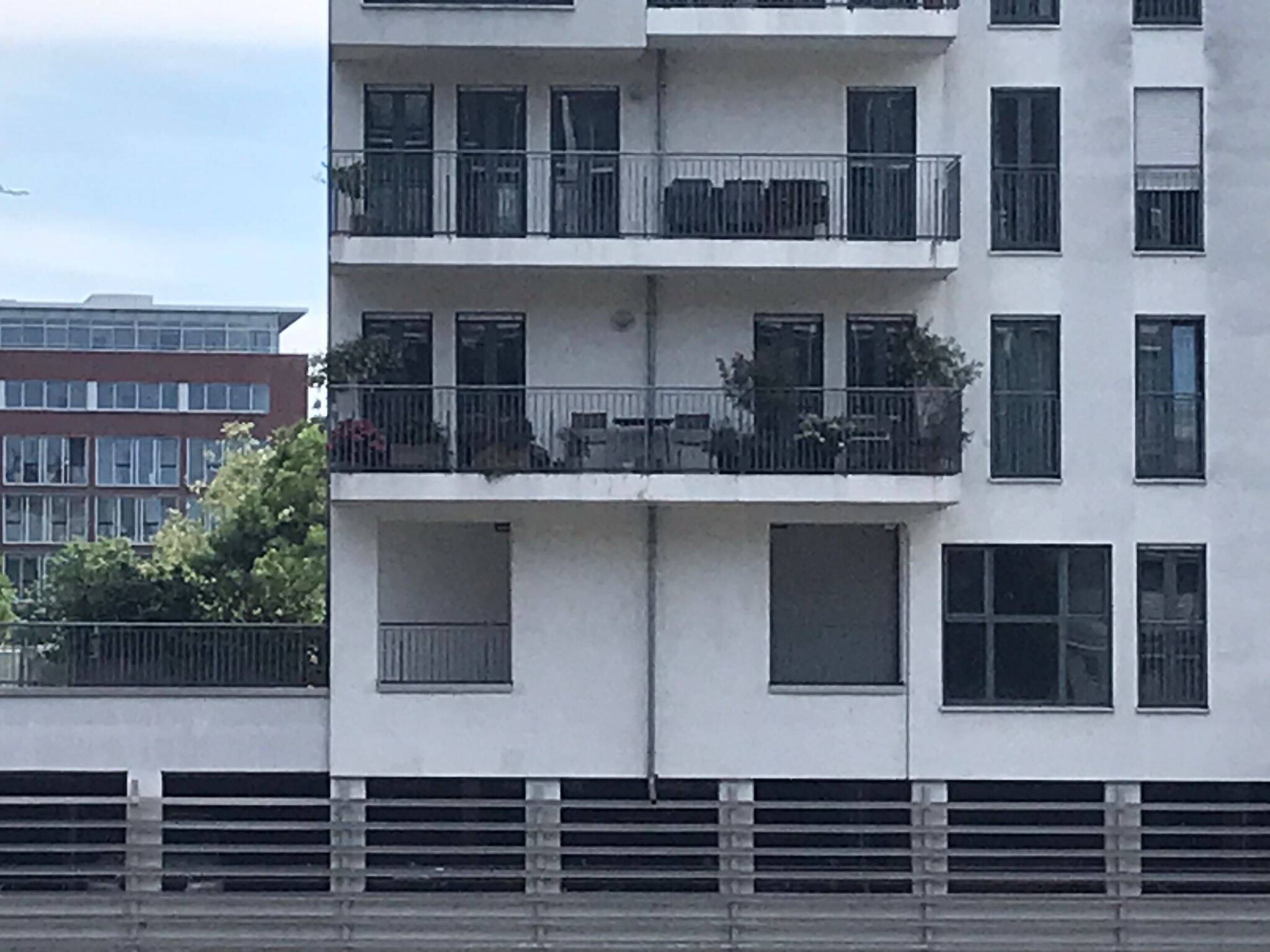 Westhafen direkt auf der Mole: 2 Zimmer möblierte Wohnung mit großem Balkon, EBK und TG-Stellplatz, 60327 Frankfurt am Main (Gallus Gutleutviertel Westend-Süd)