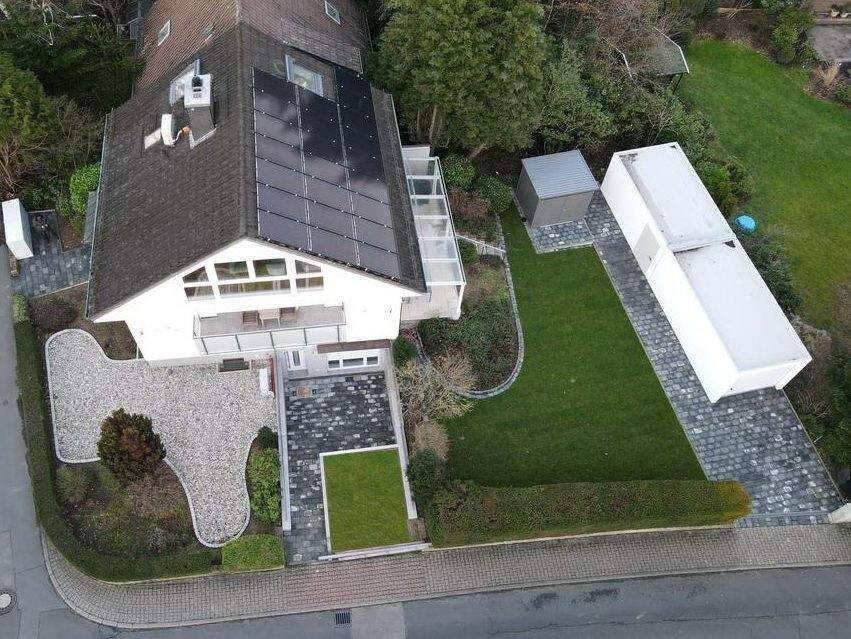 In exponierter Oberurseler Lage saniertes und energetisch modernisiertes Einfamilienhaus (mit Einliegerwohnung), 61440 Oberursel (Taunus)