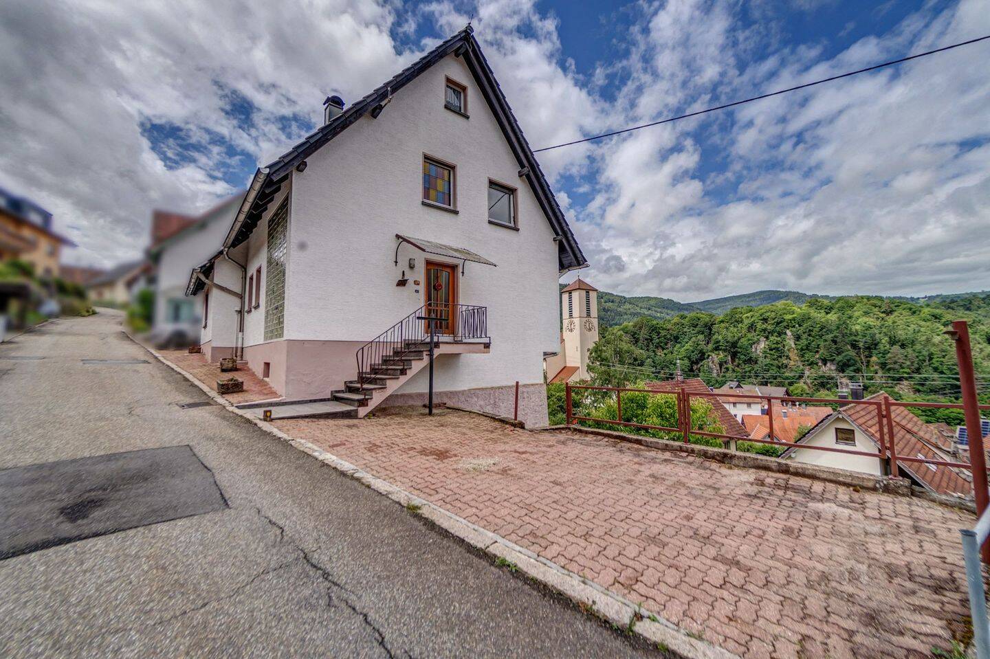 Zweifamilienhaus mit Potenzial in ruhiger Schwarzwaldlage von Forbach-Gausbach, 76596 Forbach