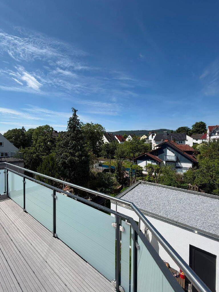 Gemütliche 2,5-Zimmer-Wohnung mit Dachterrasse, Herkulesblick & Stellplatz in bevorzugter Wohnlage!, 34128 Kassel (Harleshausen Jungfernkopf Kirchditmold)