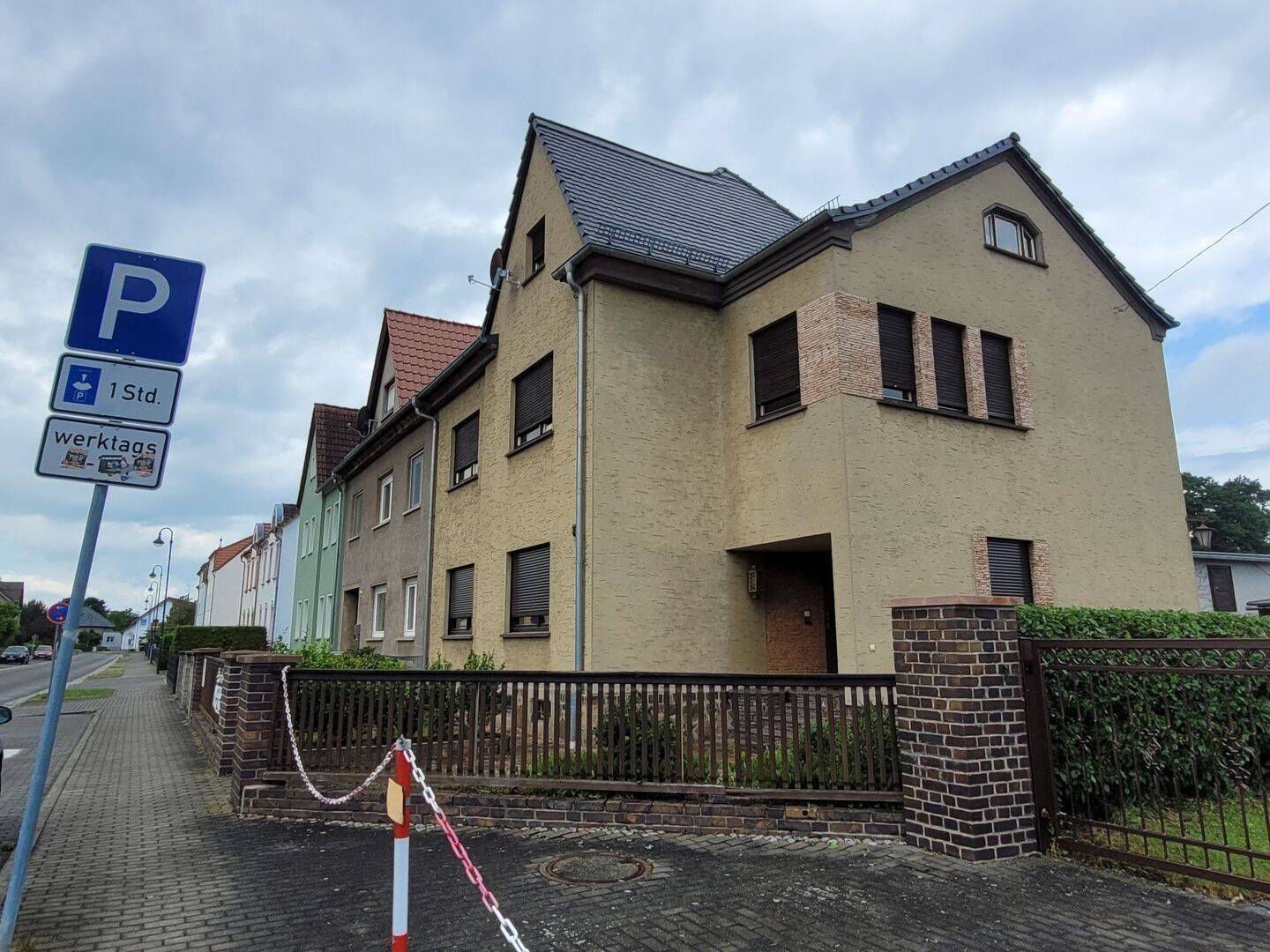 Großzügiges Reihenendhaus mit weitläufigen Grundstück, 4668 Grimma