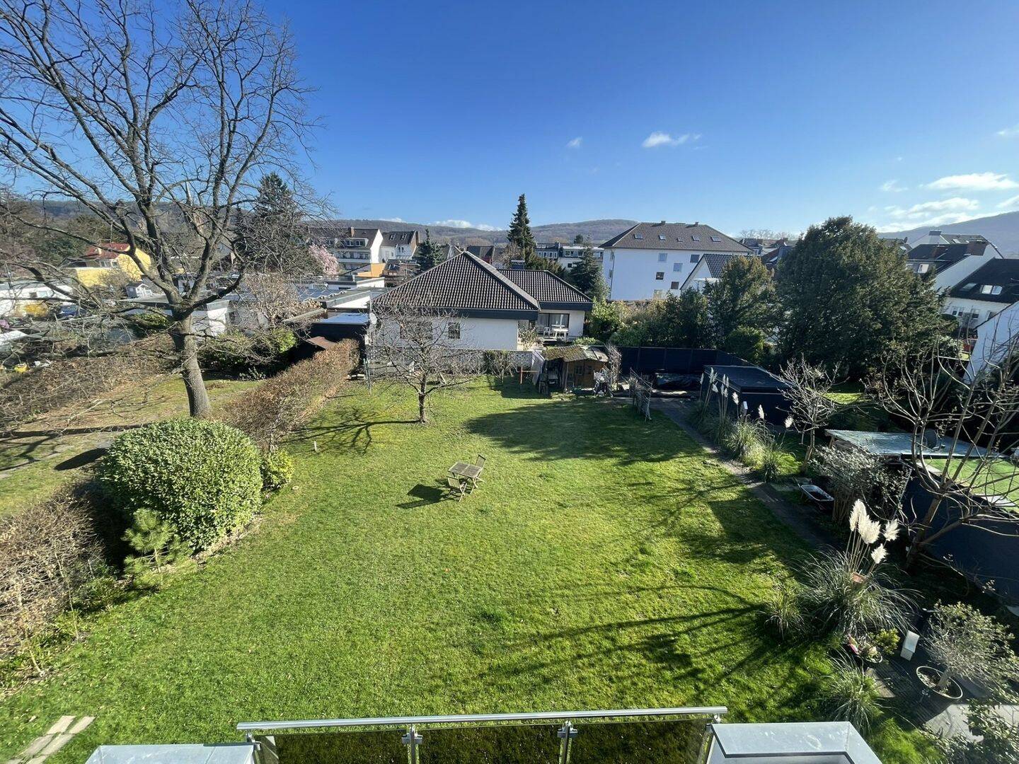 Gepflegte Dachgeschosswohnung mit großer Dachterrasse in Bonn-Plittersdorf!, 53175 Bonn (Bad Godesberg Friesdorf Plittersdorf)