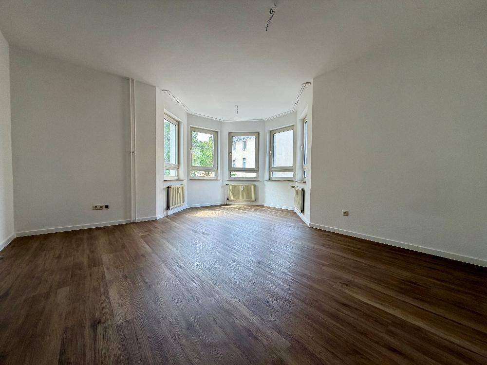 Frisch renovierte 2-Zimmer-Wohnung mit Erker & Einbauküche, 60327 Frankfurt am Main (Gallus Gutleutviertel Westend-Süd)