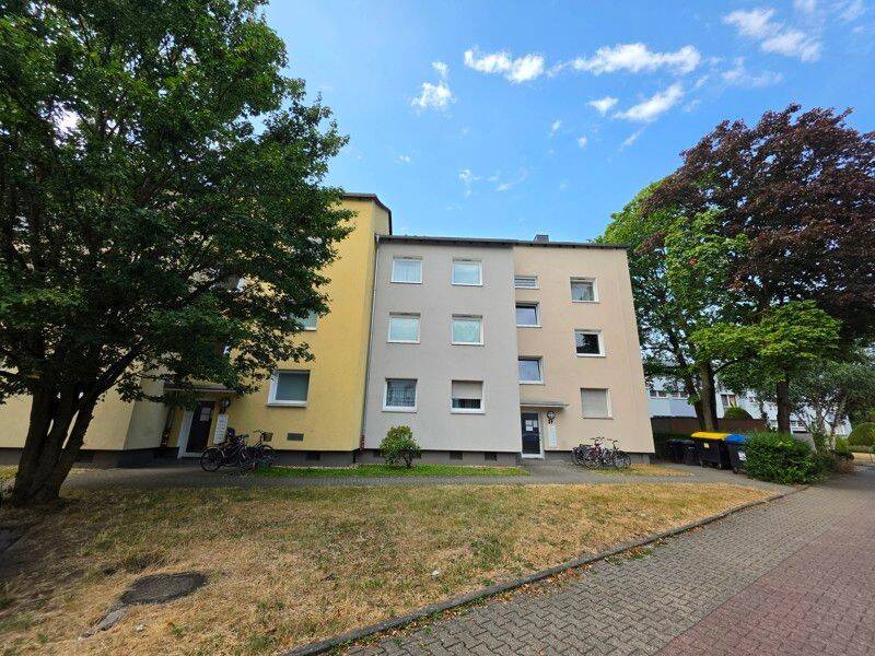 Sanierte 2-Zimmer-Wohnung in Düsseldorf-Hassels, 40599 Düsseldorf (Benrath Hassels Holthausen Reisholz)