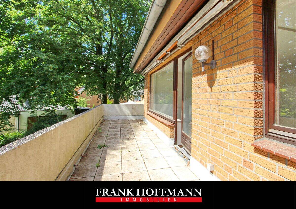 3-4-Zimmer-Eigentumswohnung mit großem Balkon und TG-Stellplatz in Hamburg-Wellingsbüttel, 22391 Hamburg (Wandsbek)