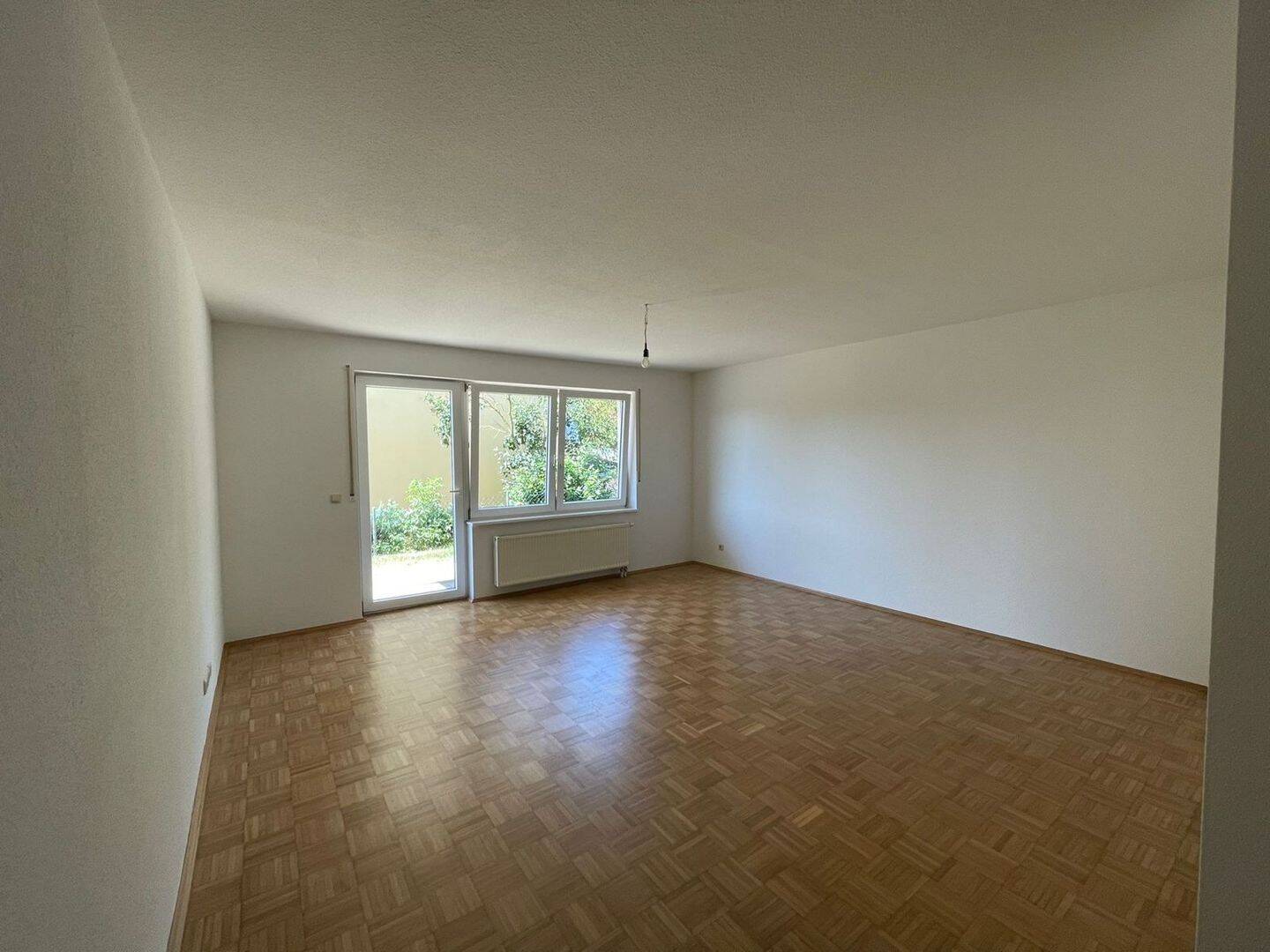 Nähe Würzburg (7 km bis Zentrum/Uni, 25 Min. mit ÖPNV), frisch renovierte 2-ZW in Waldbüttelbrunn, 97297 Waldbüttelbrunn