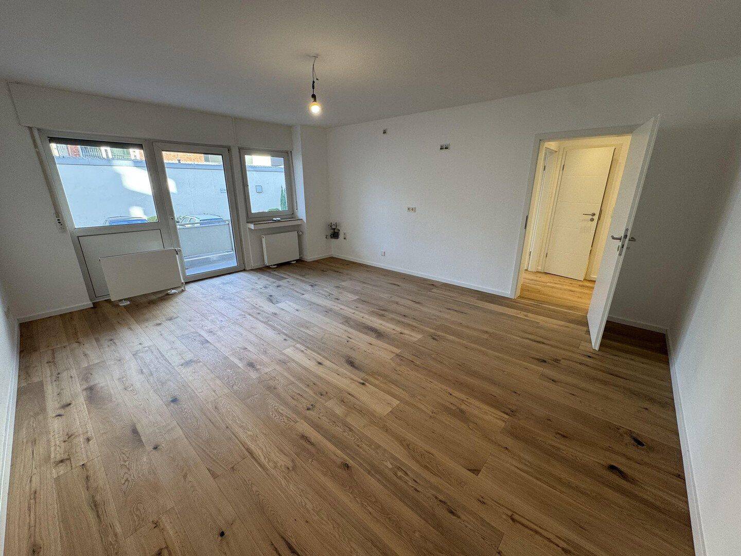 Mitten in Köln: Hochwertig kernsanierte Wohnung mit eigenem Parkplatz, 50676 Köln (Innenstadt-Süd Altstadt-Süd)