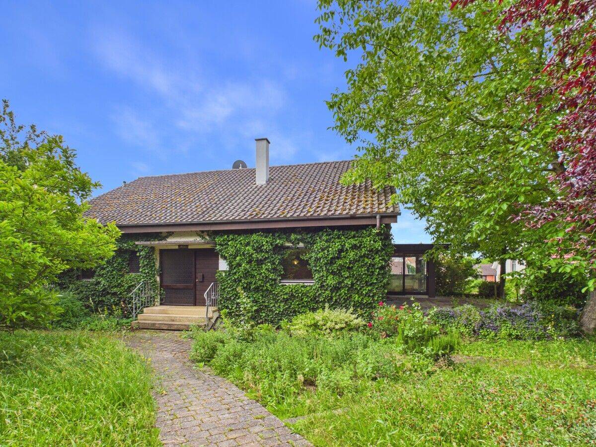 Einfamilienhaus mit Traumgarten und Einliegerwohnung | Oberderdingen, 75038 Oberderdingen