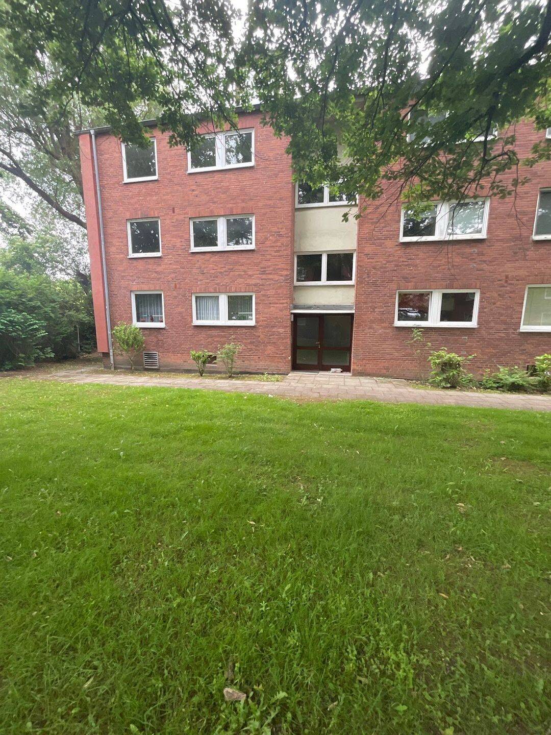 2,5 Zimmer-Wohnung mit Balkon und Tageslichtbad mit Wanne, 23554 Lübeck (Innenstadt Sankt Lorenz Nord Sankt Lorenz Süd)